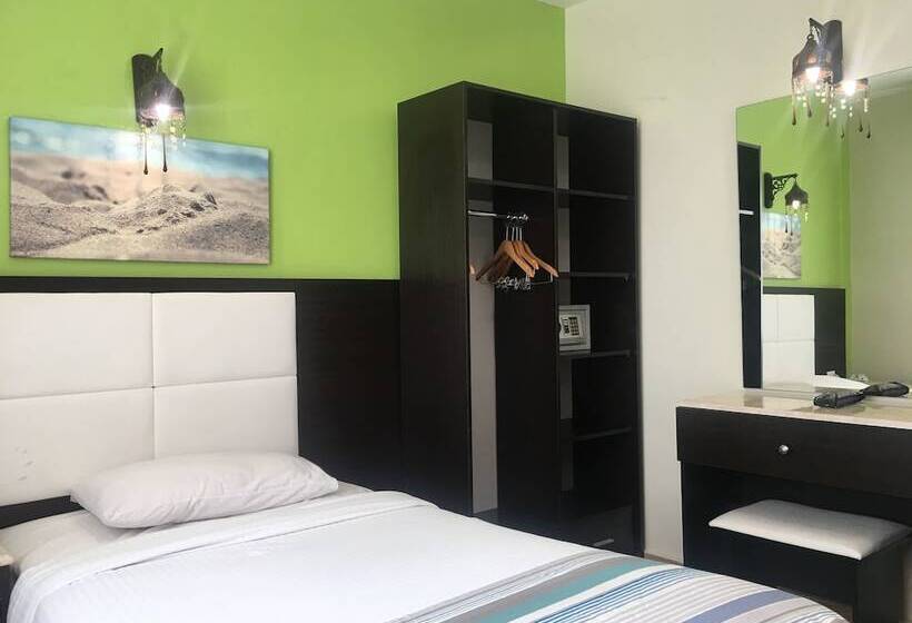 エコノミーシングルルーム, Naama Blue