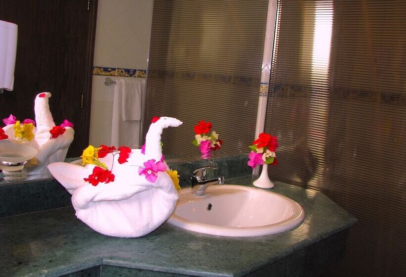 スタンダードルーム, Naama Blue