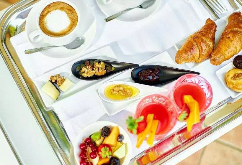 سوییت جونیور, Paestum Inn Beach Resort
