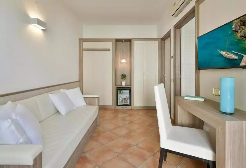 سوییت خانوادگی, Paestum Inn Beach Resort