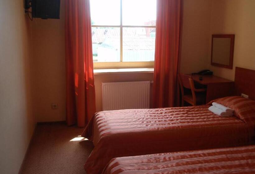 اتاق استاندارد یک نفره, Restaurant Smilga