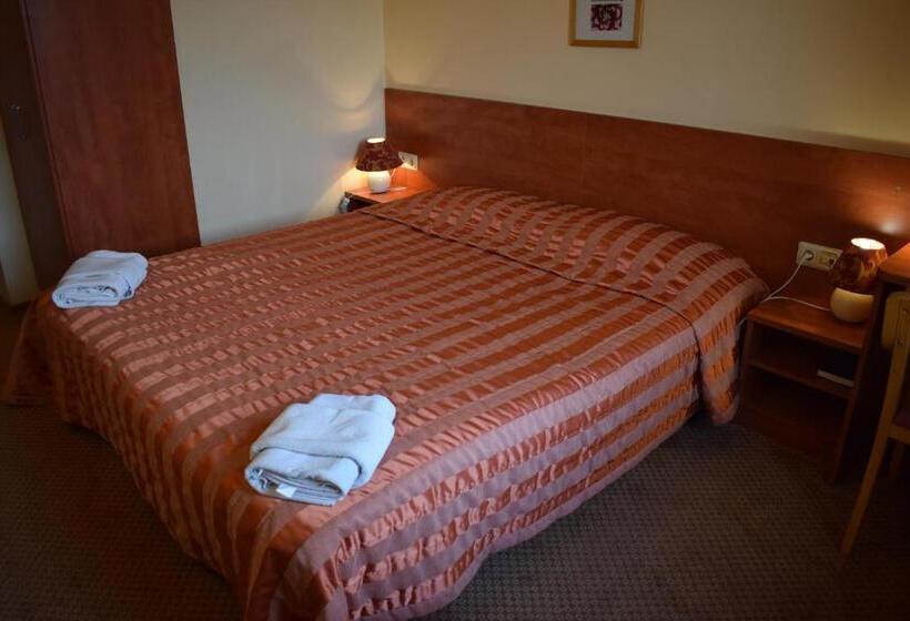 اتاق استاندارد, Restaurant Smilga