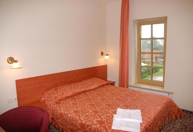 اتاق استاندارد, Restaurant Smilga