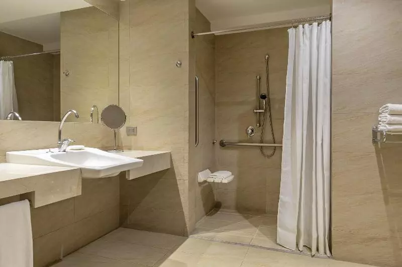 اتاق کلاسیک با چشم‌انداز دریا, Sheraton Miramar Hotel & Convention Center