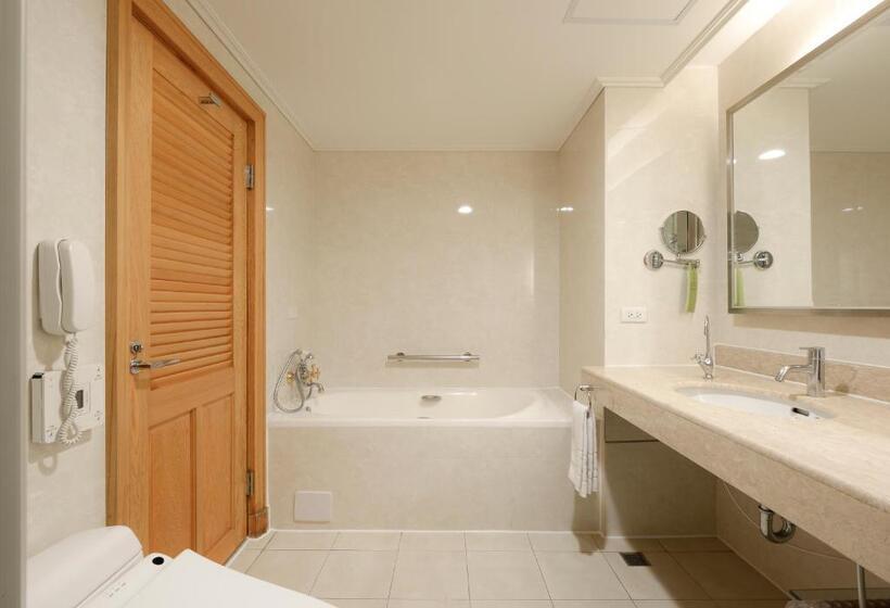 Executive Suite, Sunshine