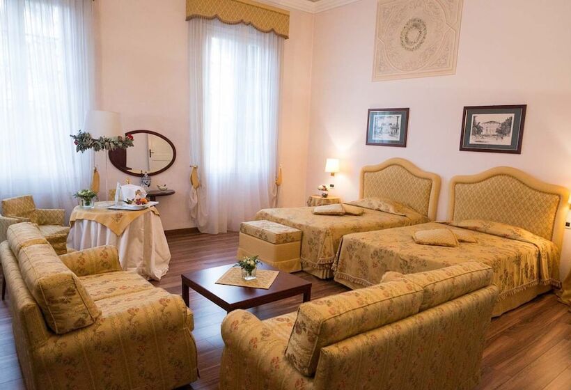 غرفة قياسية ثلاثية, Villa Revedin