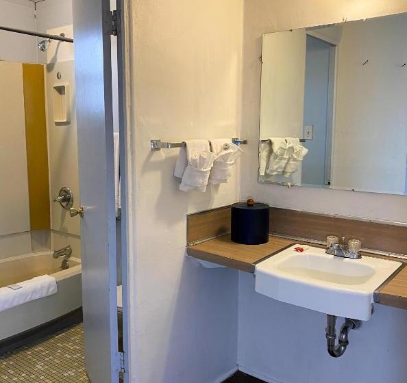 غرفة قياسية, Guest Ranch Motel