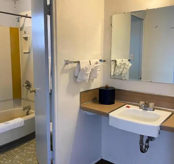 اتاق استاندارد, Guest Ranch Motel