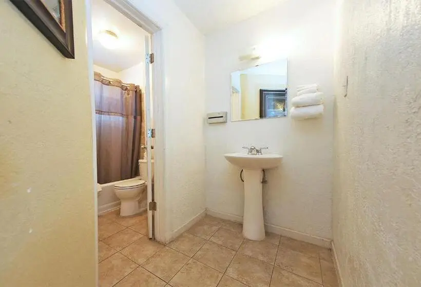 اتاق اکونومی, Guest Ranch Motel