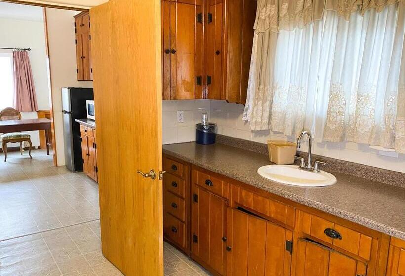 غرفة عائلية حمام مشترك, Guest Ranch Motel