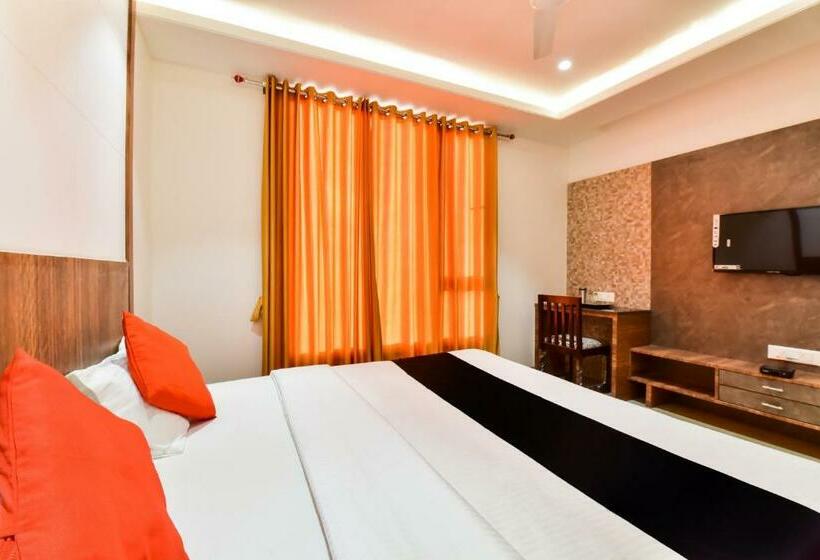 デラックストリプルルーム, Capital O Maurya Inn