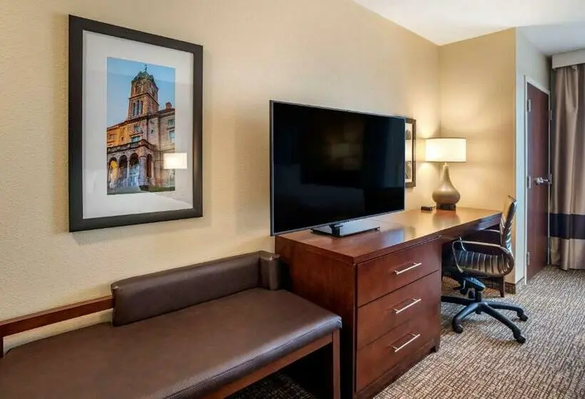Standard-invahuone, Comfort Inn & Suites