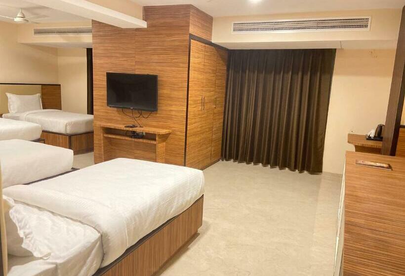 חדר דלוקס, High Rise Regency, Burhanpur