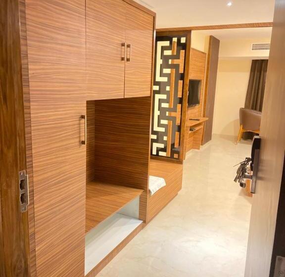 חדר דלוקס, High Rise Regency, Burhanpur