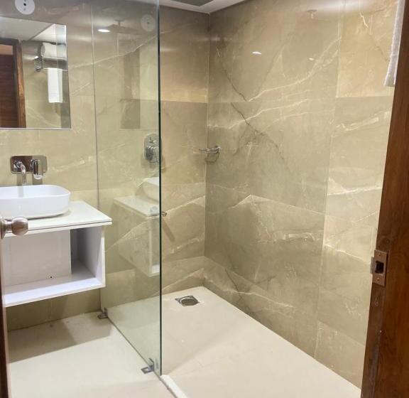 חדר סטנדרט, High Rise Regency, Burhanpur