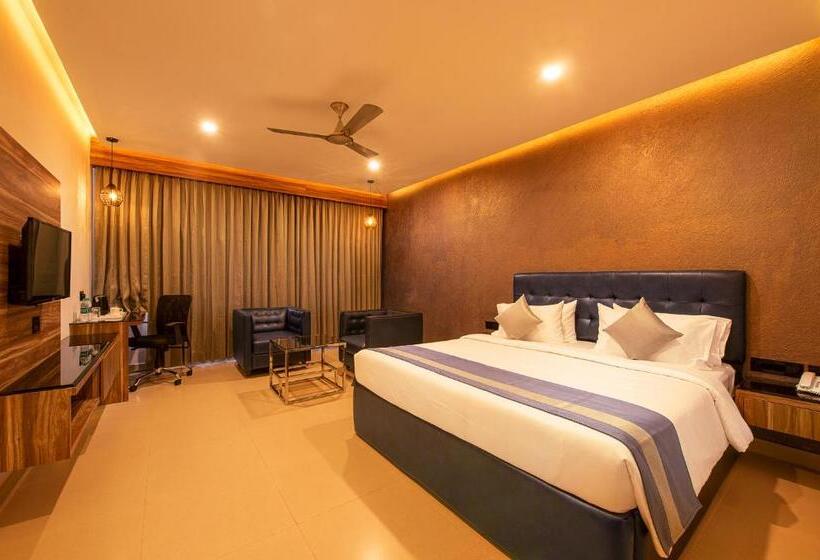 חדר דחוקס עם מיטת קינג, Hometown Galleria Manipal
