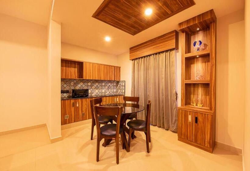 Люкс, Hometown Galleria Manipal