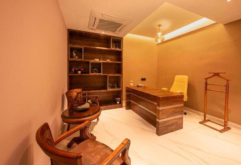 Президентский Люкс, Hometown Galleria Manipal