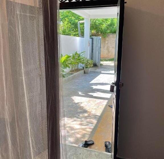 标准间, Hawara Coliving Midigama