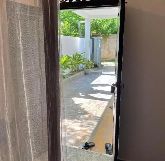 スタンダードルーム, Hawara Coliving Midigama