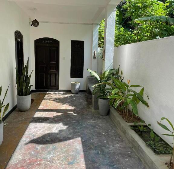 スタンダードルーム, Hawara Coliving Midigama