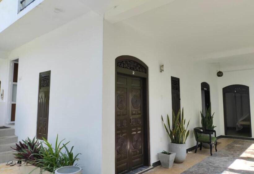 スタンダードルーム, Hawara Coliving Midigama