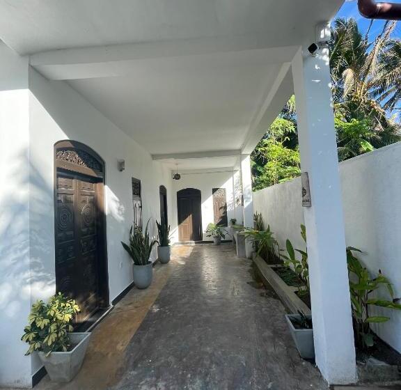 スタンダードルーム, Hawara Coliving Midigama