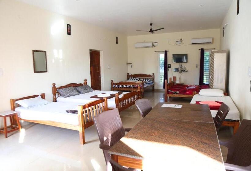 חדר משפחתי, Blissful Haven Art House   Near Entrance To Auroville