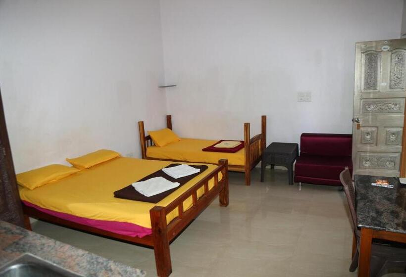 اتاق استاندارد سه تخته با بالکن, Blissful Haven Art House   Near Entrance To Auroville