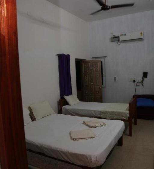 스탠다드 트리플 발코니 룸, Blissful Haven Art House   Near Entrance To Auroville
