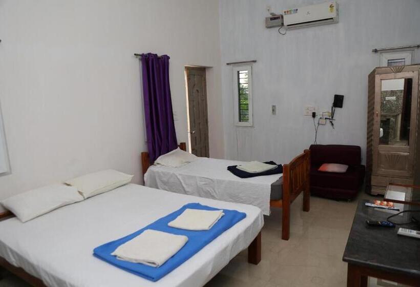 סטודיו משפחתי, Blissful Haven Art House   Near Entrance To Auroville