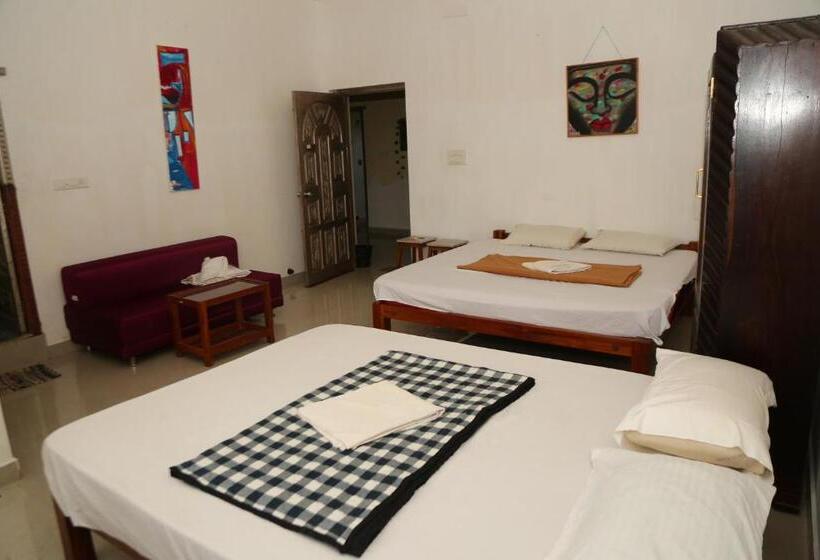اتاق استاندارد چهارنفره با بالکن, Blissful Haven Art House   Near Entrance To Auroville