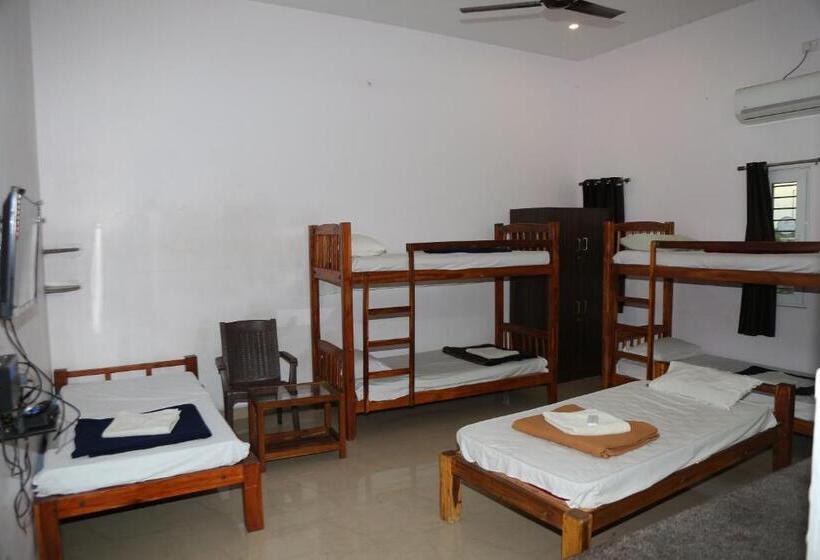 اتاق لوکس با تخت بزرگ, Blissful Haven Art House   Near Entrance To Auroville