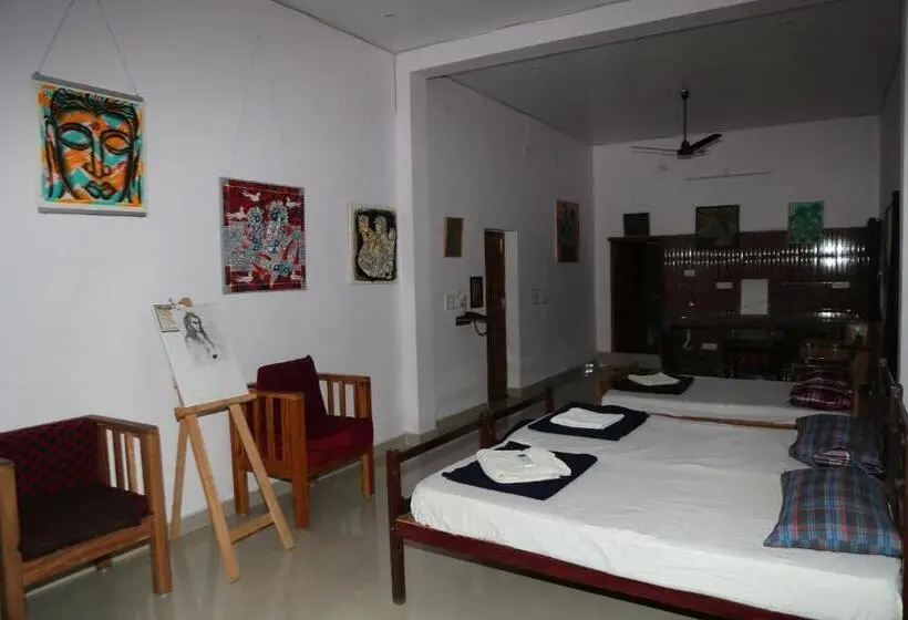 ファミリールーム, Blissful Haven Art House   Near Entrance To Auroville