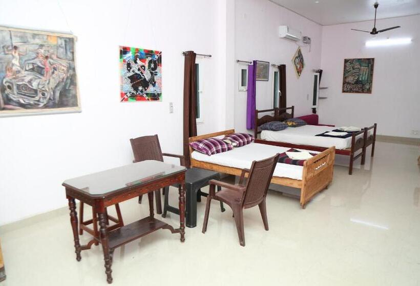 اتاق خانوادگی, Blissful Haven Art House   Near Entrance To Auroville
