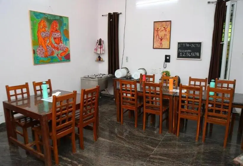 バルコニー付きスタンダードトリプルルーム, Blissful Haven Art House   Near Entrance To Auroville