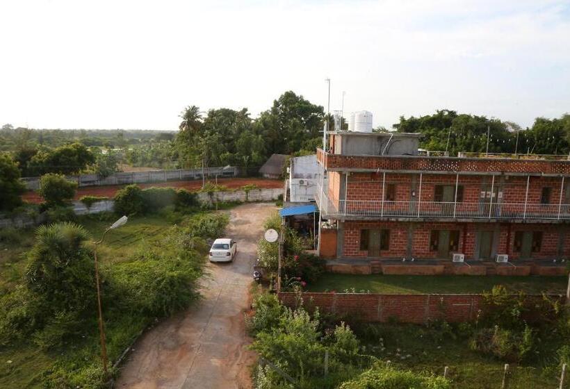 스탠다드 트리플 발코니 룸, Blissful Haven Art House   Near Entrance To Auroville