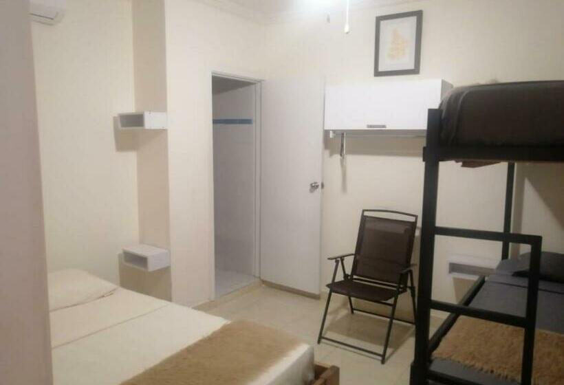 غرفة قياسية رباعية, Comfort House