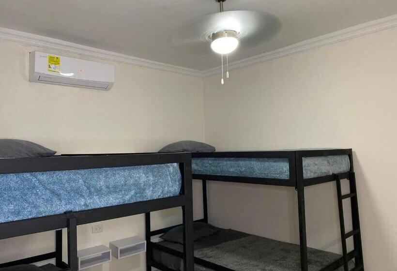 غرفة قياسية رباعية, Comfort House