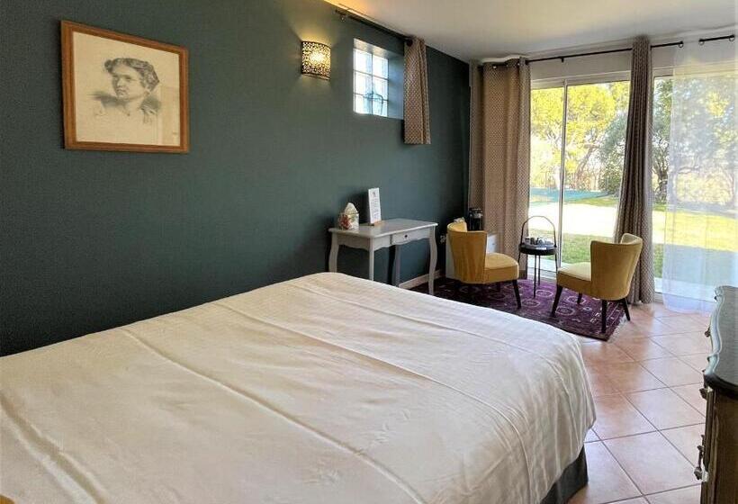 プールビュースタンダードルーム, Le Mas Carré Séguret