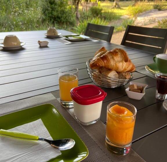 ガーデンビュースタンダードルーム, Le Mas Carré Séguret