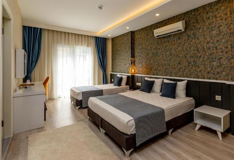 Quarto Triplo Standart, Der Inn Hotel Konyaaltı