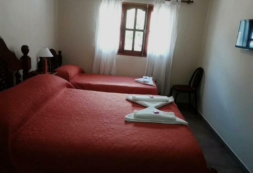 Номер Стандарт Трехместный, Hostal La Plaza Iruya