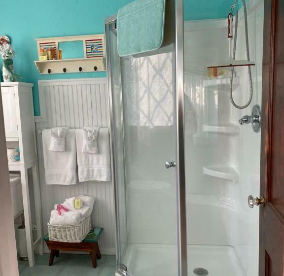 غرفة عائلية, Ms. Maggie's South Country Inn