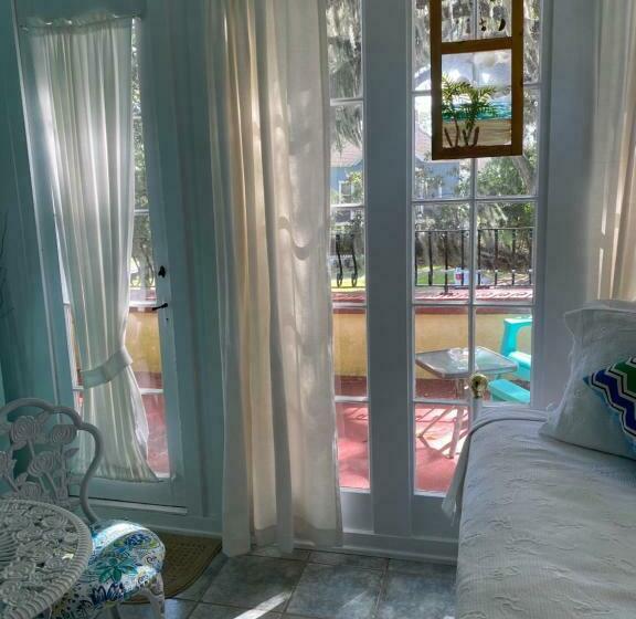 Семейный Номер, Ms. Maggie's South Country Inn
