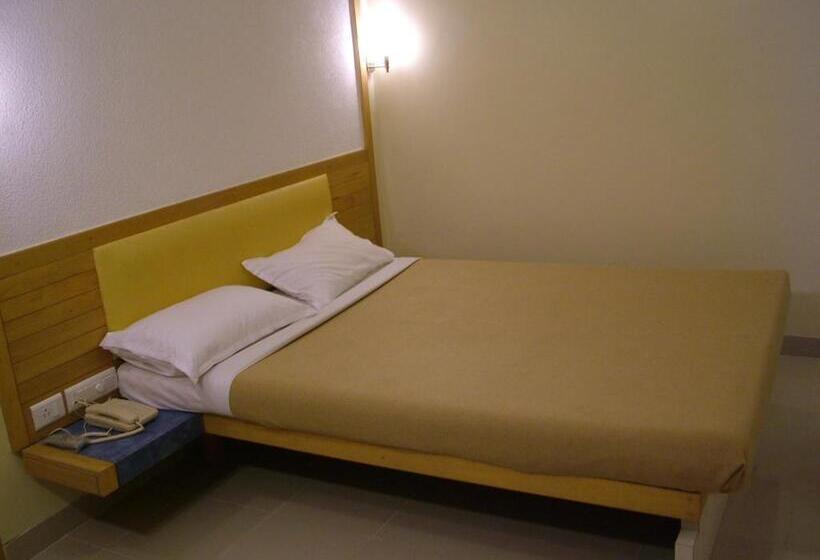 디럭스 룸, City Park, Solapur