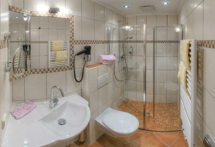 Balkonlu Standart Oda, Gasthof Metzgerei Hirschbichler Chiemgau Karte