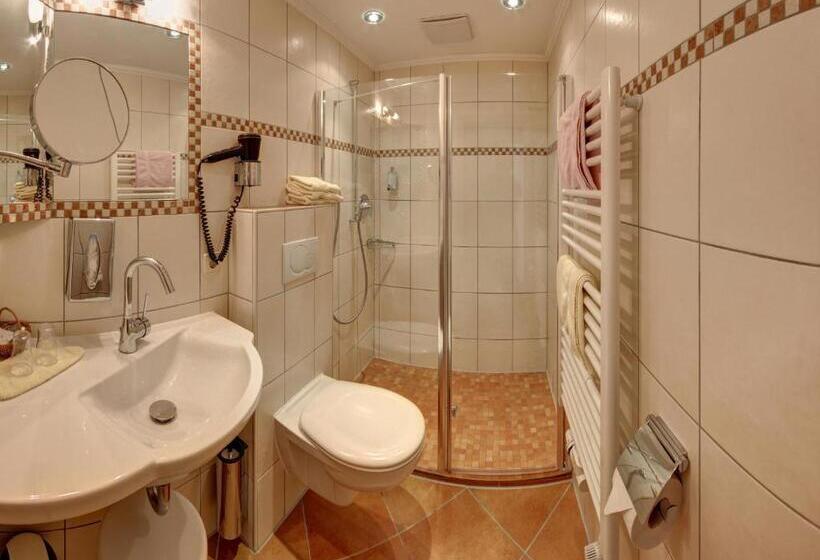 3 Kişilik Temel Oda, Gasthof Metzgerei Hirschbichler Chiemgau Karte