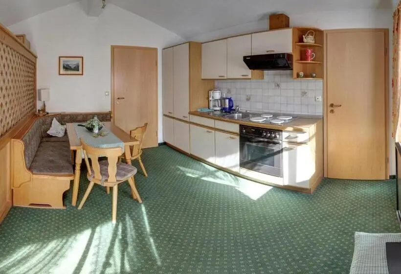 バルコニー付き１ベッドルームアパートメント, Gasthof Metzgerei Hirschbichler   Chiemgau Karte