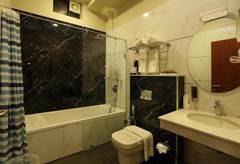 行政套房, New York Square